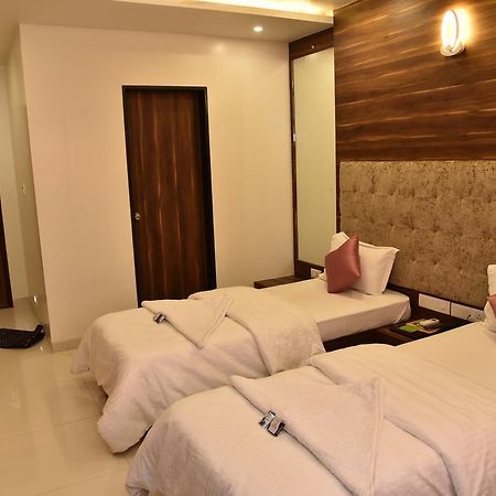Hotel Comfort Bharuch Екстер'єр фото