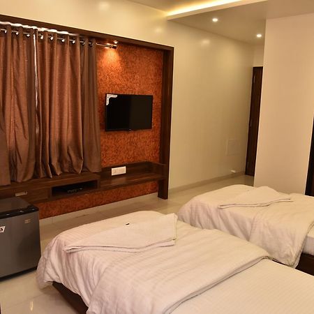 Hotel Comfort Bharuch Екстер'єр фото