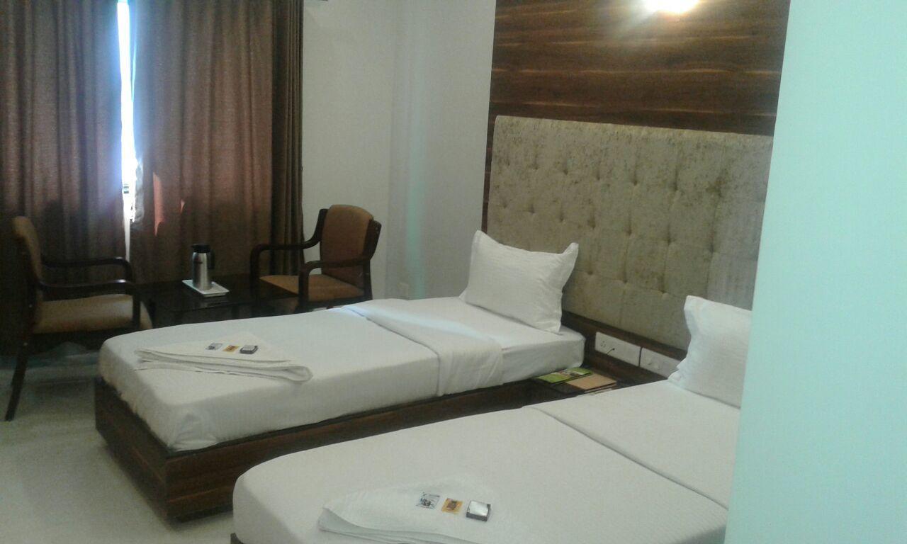 Hotel Comfort Bharuch Екстер'єр фото