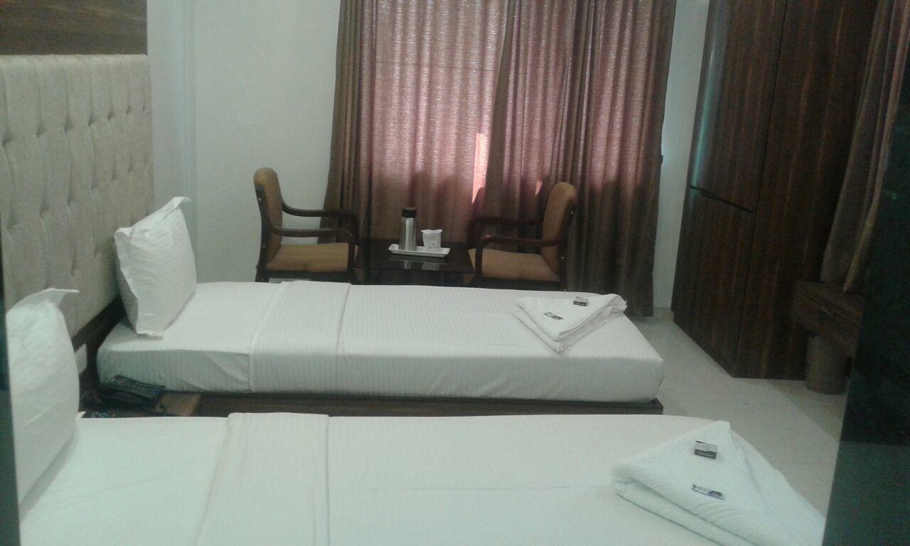 Hotel Comfort Bharuch Екстер'єр фото
