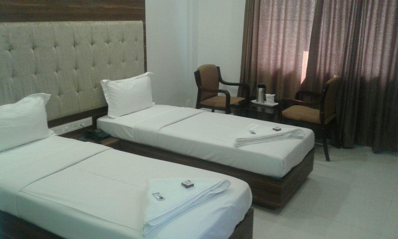 Hotel Comfort Bharuch Екстер'єр фото