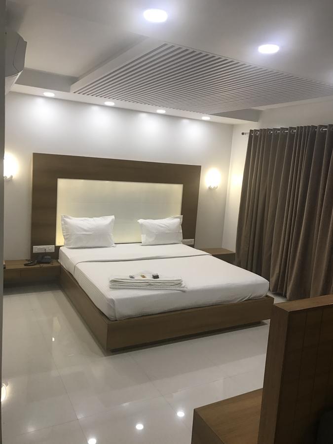 Hotel Comfort Bharuch Екстер'єр фото