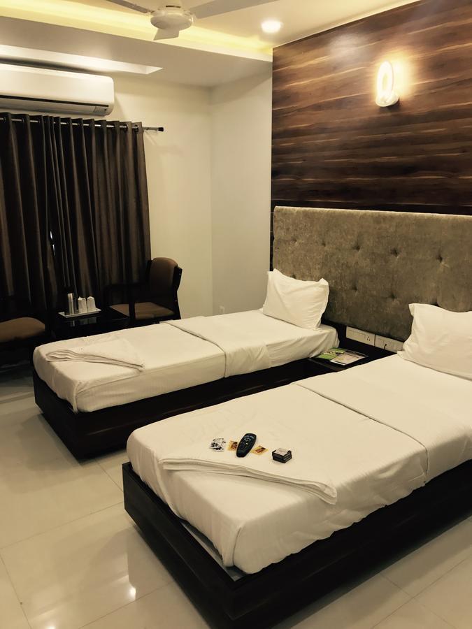 Hotel Comfort Bharuch Екстер'єр фото