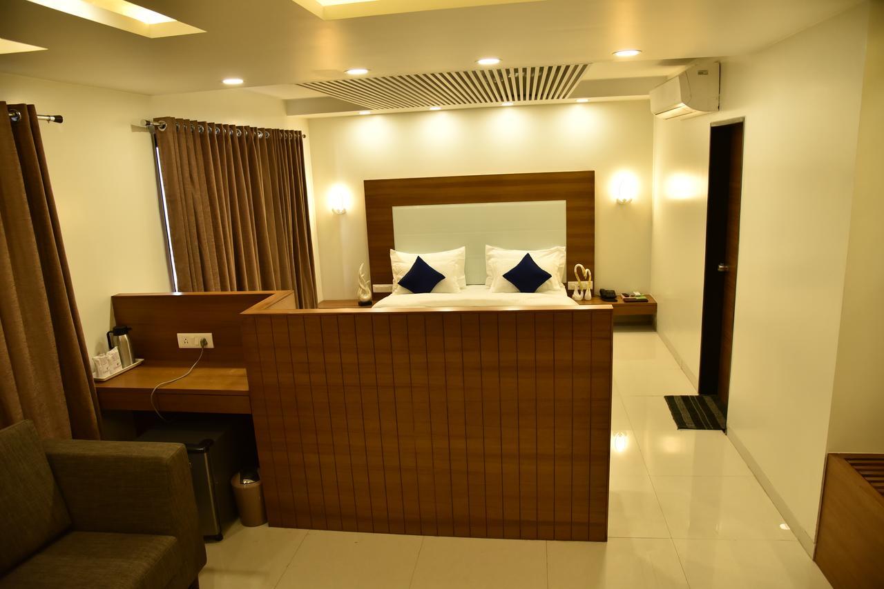 Hotel Comfort Bharuch Екстер'єр фото