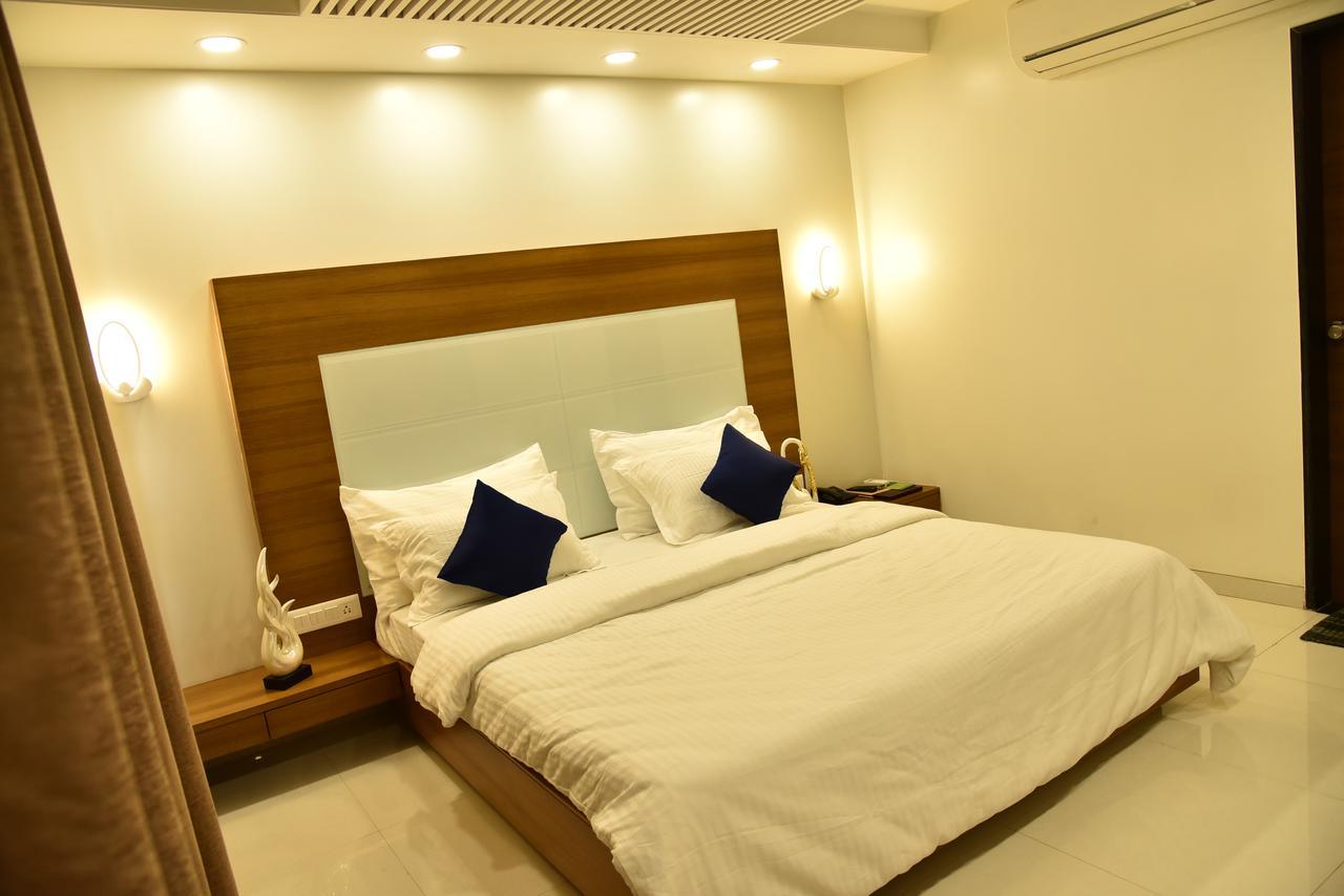 Hotel Comfort Bharuch Екстер'єр фото