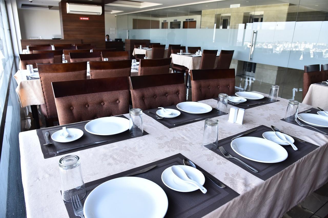 Hotel Comfort Bharuch Екстер'єр фото